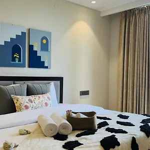 Bluo 1bhk - Balcony, Lift, Gym, Parking Hotel